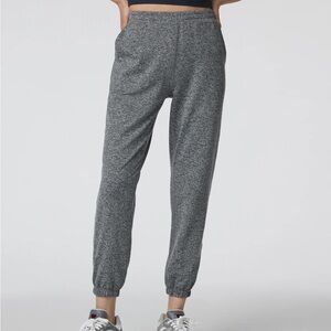 Vuori Dreamknit Boyfriend Joggers in Heather Grey